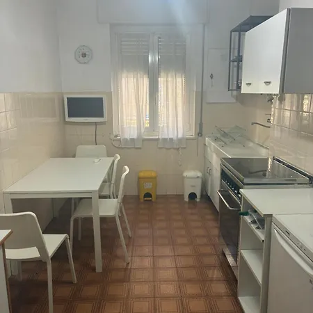 La Milonga 2 - Affito - - Bano Y Cocina Compartida